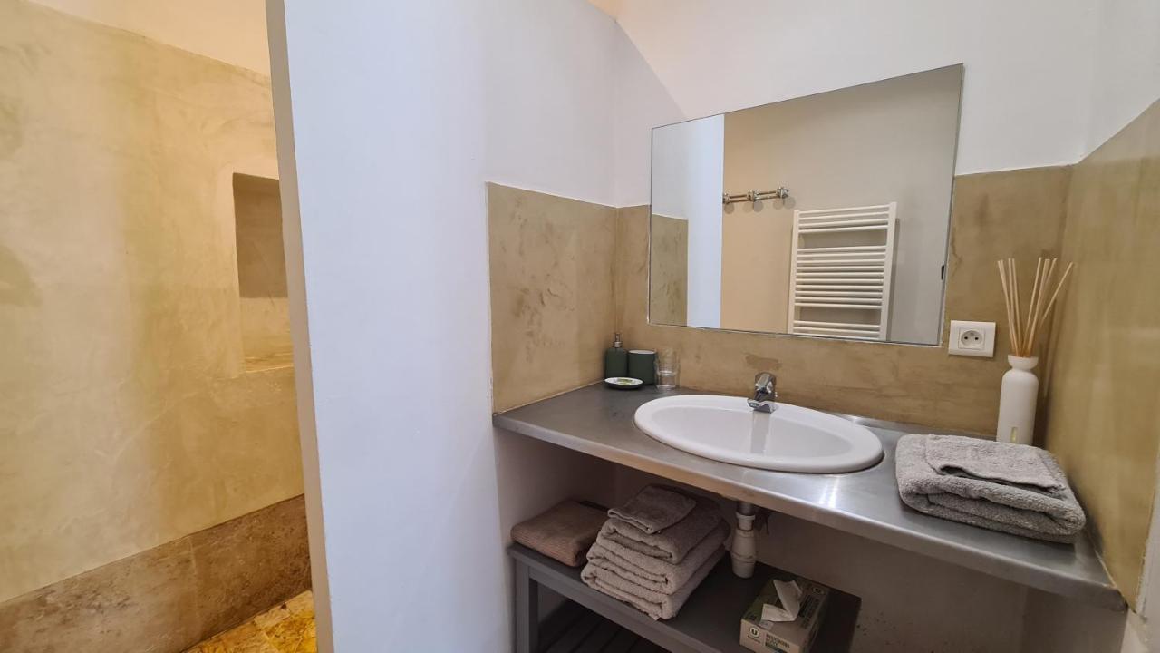 Cocon Du Papillon A Lourmarin Apartment Exterior foto